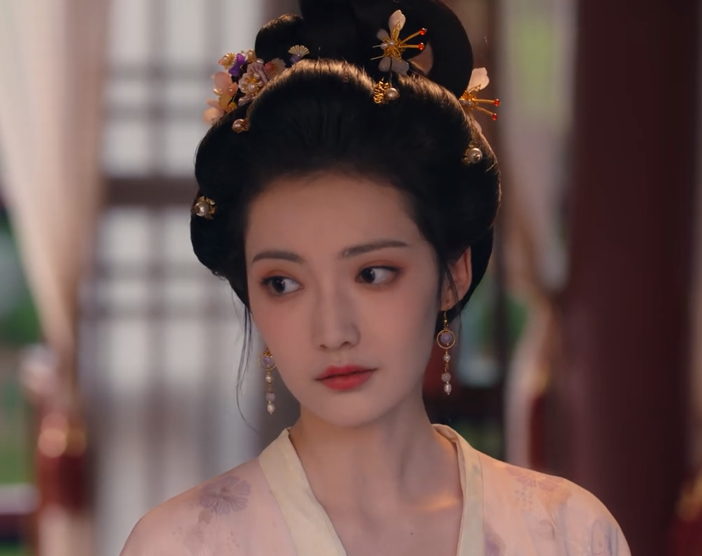 由刘亦菲,柳岩,林允主演的古装剧《梦华录》上线了,为啥这里不提男主