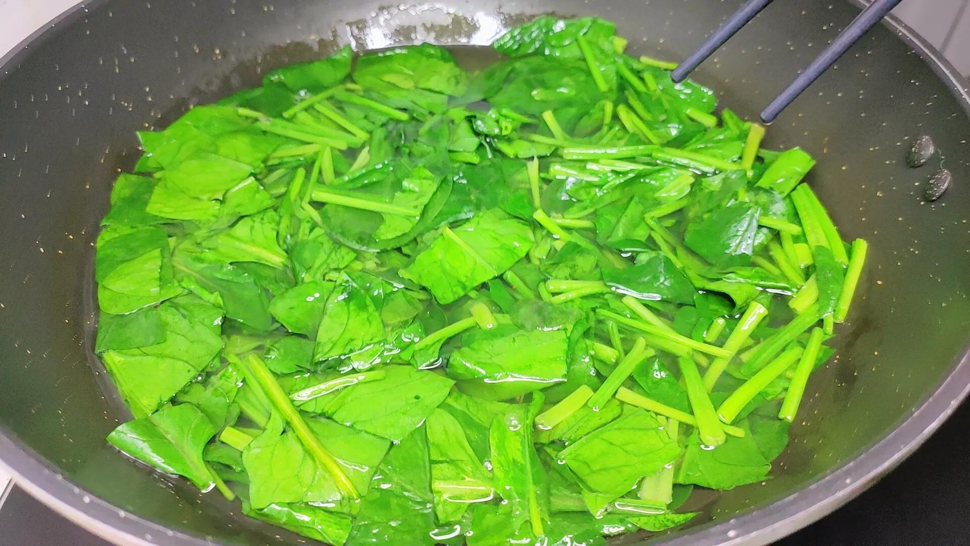 图片[6]-【菠菜鸡蛋卷】做法步骤图 营养爽滑 去饭店都吃不到-起舞食谱网