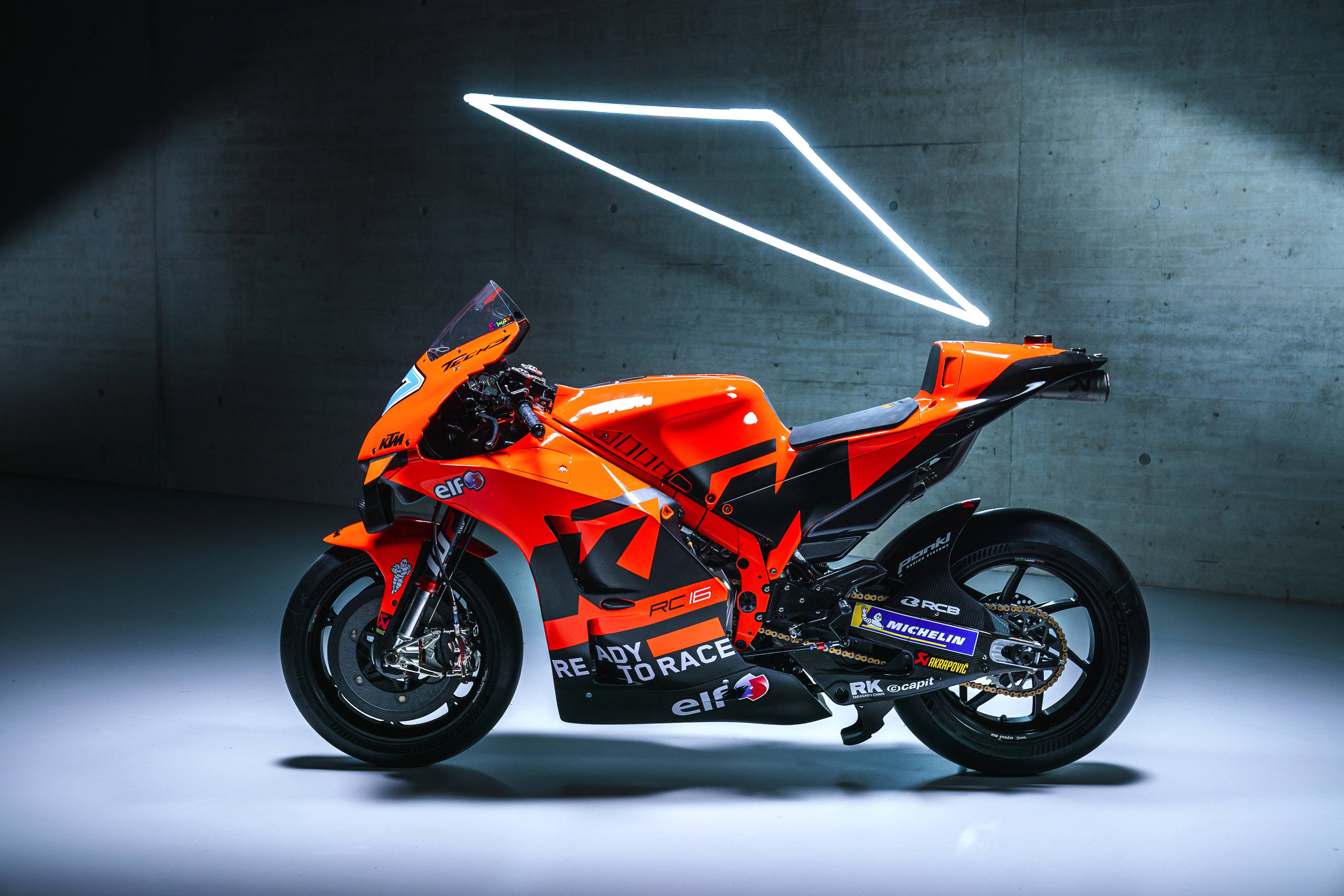 25号赛车手(MotoGP 2022：KTM MotoGP Tech3 车队的 RC16)