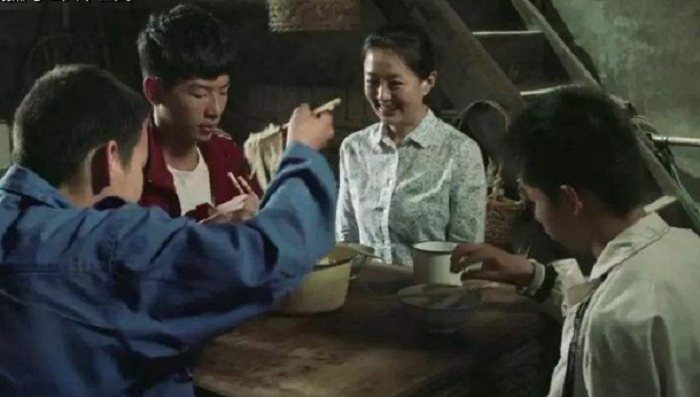1993年，浙江大姐给落难少年10块钱，少年寻她20年，拿100万报恩
