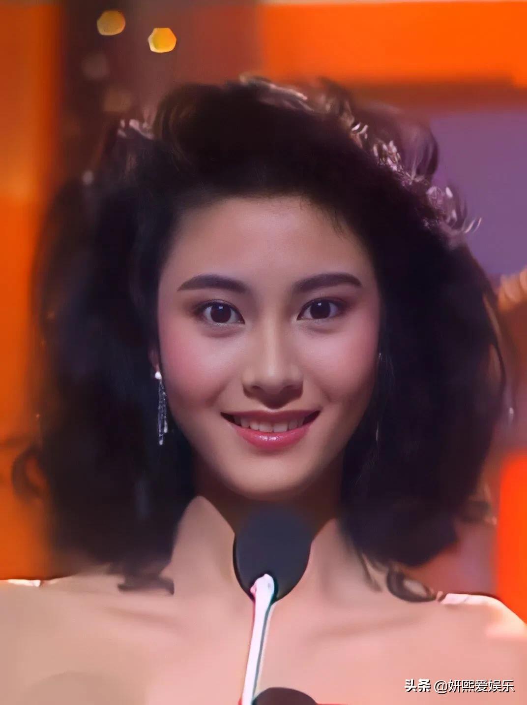 最美的港姐李嘉欣，明艳精致，漂亮大气