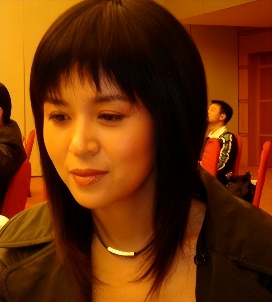 演员于莉红:31岁嫁初恋马诗红,结婚22年无子女,风光背后有泪水