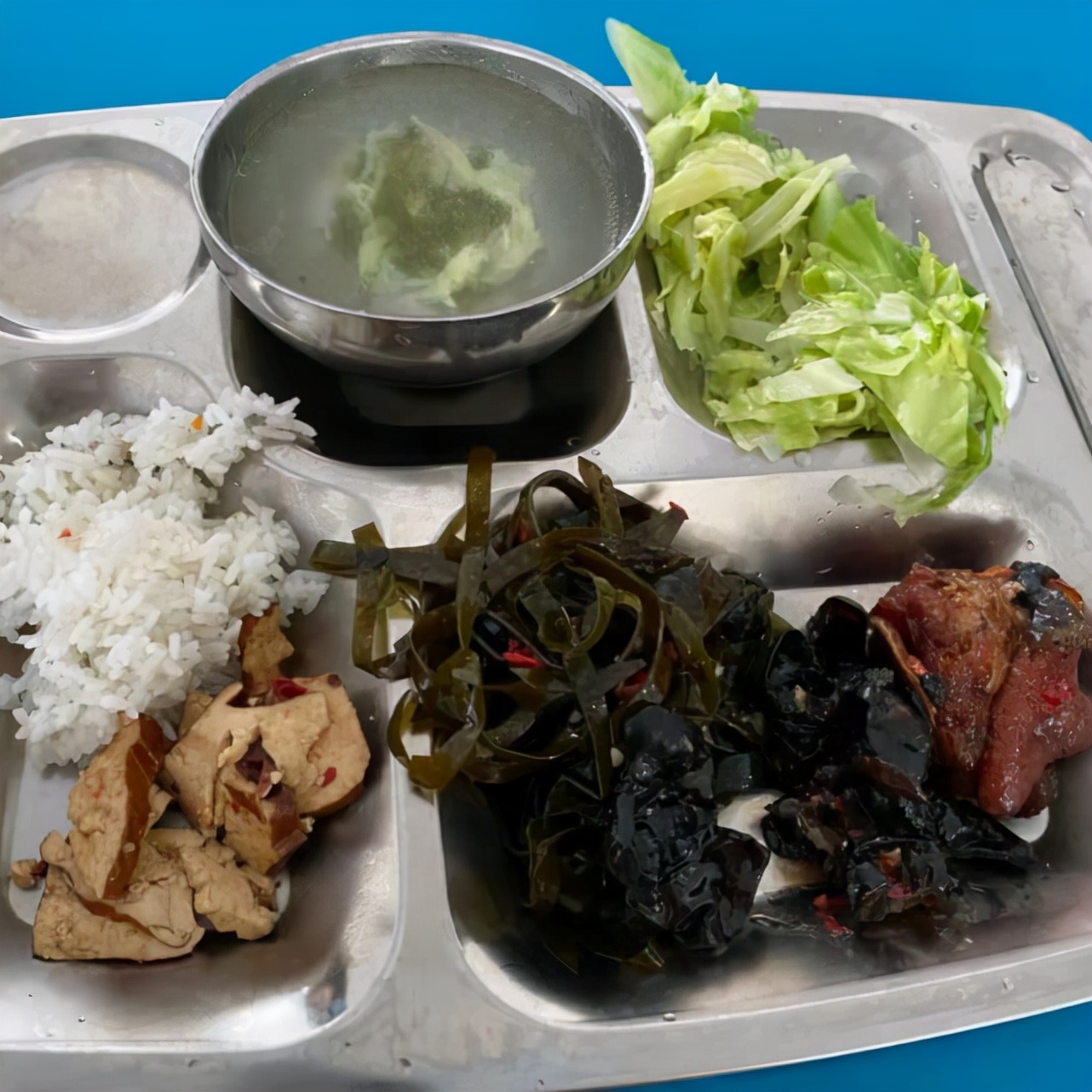 请问食堂饭都是十分难吃的么?