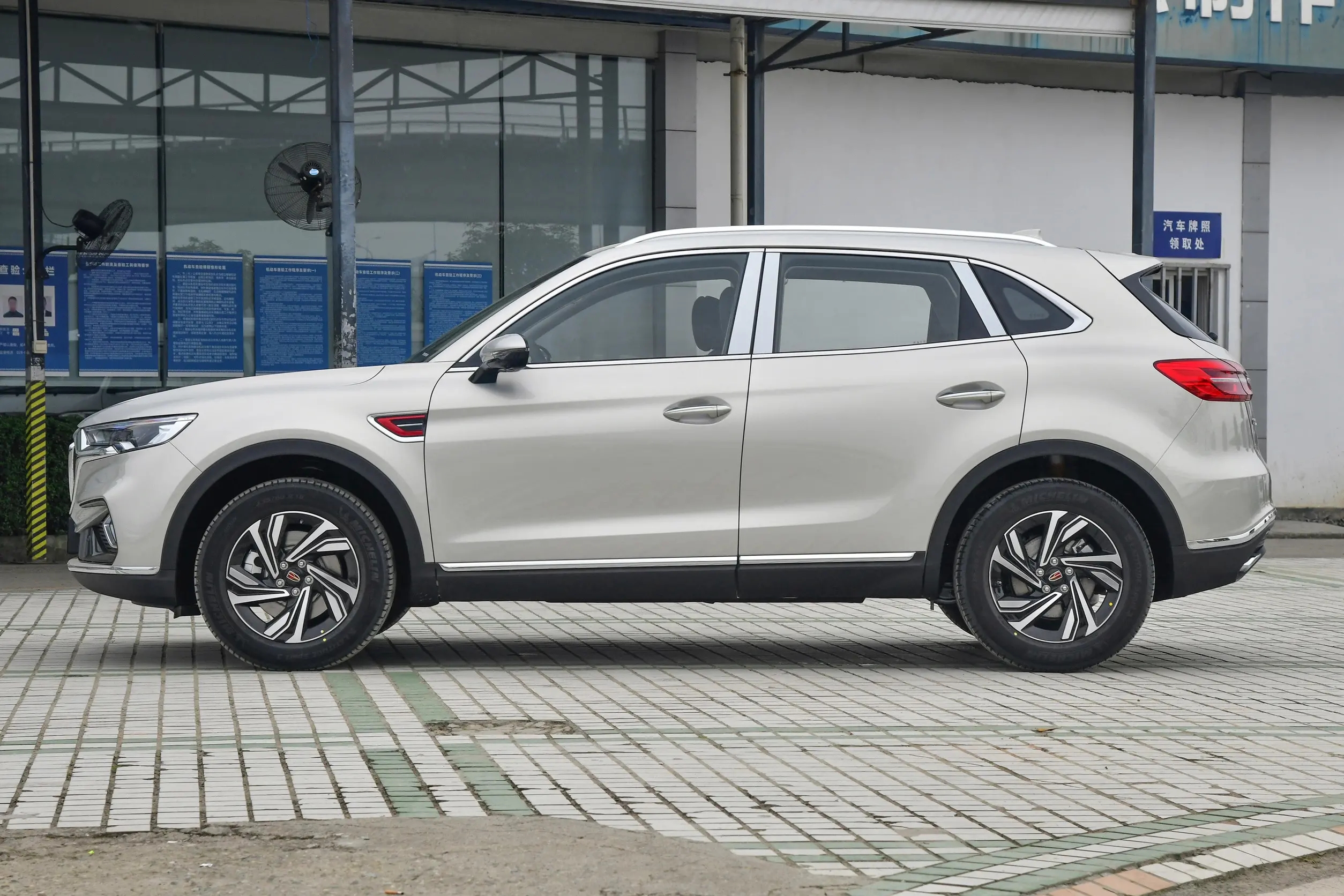 落地25万内，长途自驾非常舒服的3台SUV，2.0T配9AT，又稳又安全