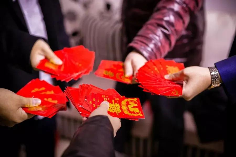老人过寿随份子钱应该随多少（家里老人去世随份子给多少钱）