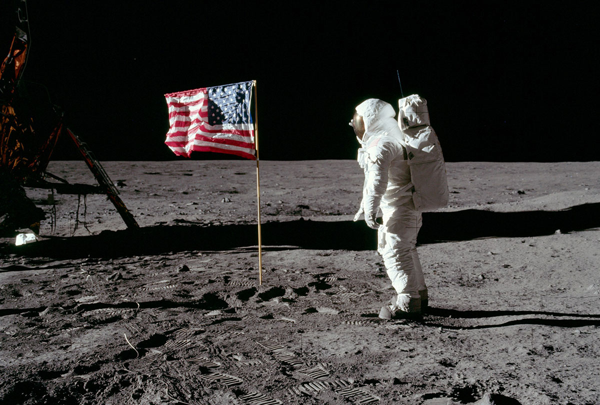 美国登月真假图片