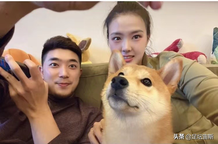 cba总决赛技术台哪个美女（张常宁搂肩吴冠希，陪老公看篮球赛，首次晒豪宅内景，手办堆满屋）-华海博客