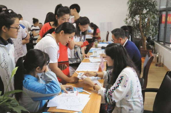 中小学流行登记“家长职业”，这几种不受老师待见，家长们炸开锅