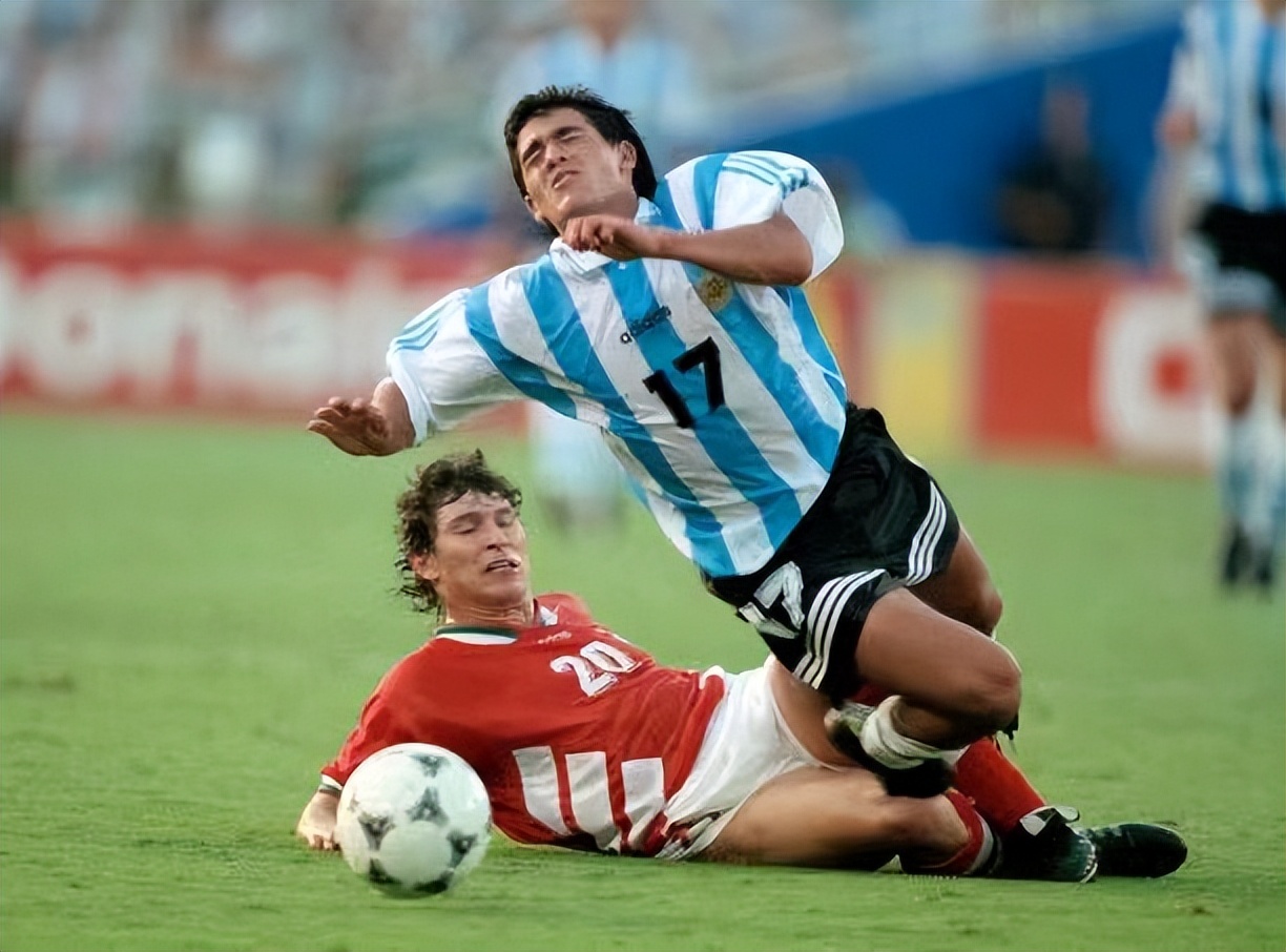 10年世界杯荷兰队27号(马拉多纳之后的第一个阿根廷10号-小毛驴奥尔特