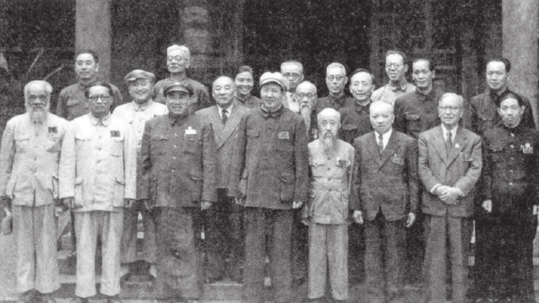 49年，陈嘉庚受邀进京，和毛主席叙旧：答应你的两件事，我都做了