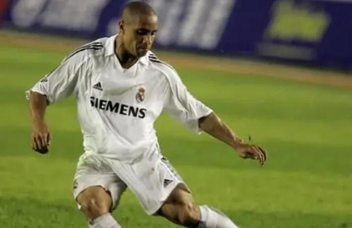 2002年皇马阵型是什么（记得2002欧冠冠军皇马主力阵吗？后卫卡洛斯，中场齐祖，前锋劳尔）