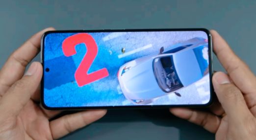 RedmiK50配备2K直屏，外加5500mAh超大电池容量