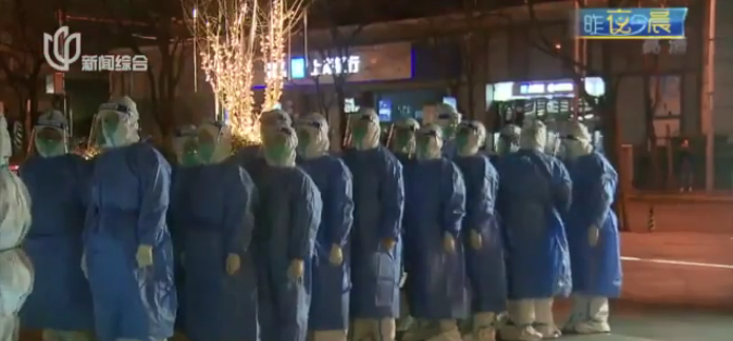 近7000师生转运，市长被免职，高烧没药，苦等6小时没车