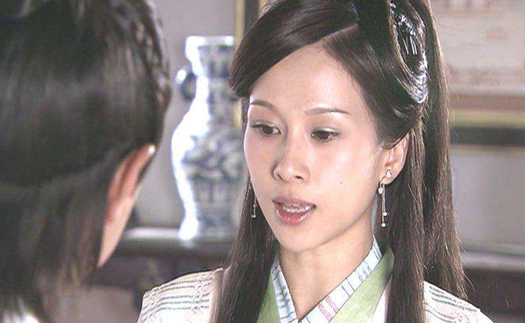 TVB两大甜妹命运各异，唐宁离婚带两娃苦求工作，文颂娴却很幸福