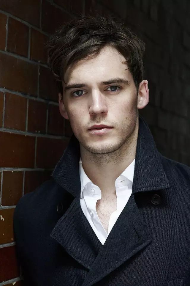 36岁的英国男演员 sam claflin 竟成了胡渣大叔,保鲜能力不强?-蘑菇号