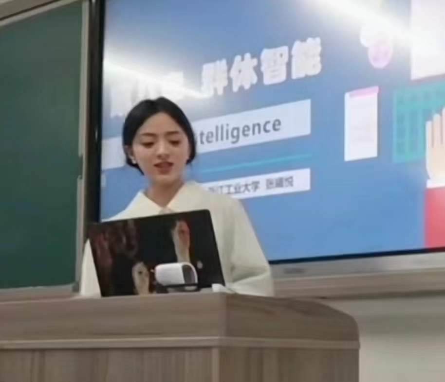 北科大女教师“撞脸”明星，集美貌与才华于一身，学生争抢来上课