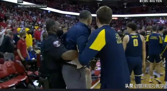 朱万霍华德(NCAA比赛爆发大规模冲突！前NBA球星朱万-霍华德拒绝与对手握手)