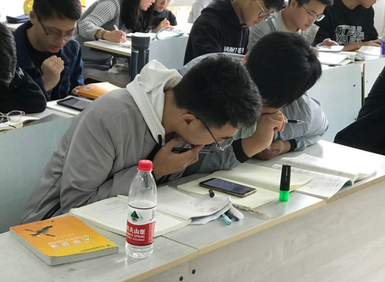 各大高校放假时间确定，假期有不同程度延长，最长可享67天长假