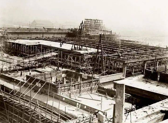 为何要建人民大会堂？为何叫人民大会堂？谁为人民大会堂起的名？