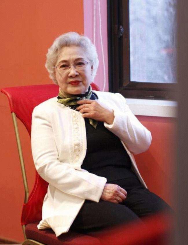 国家一级演员秦怡:一婚被家暴,二婚丈夫出轨小姨子,一生比黄连苦