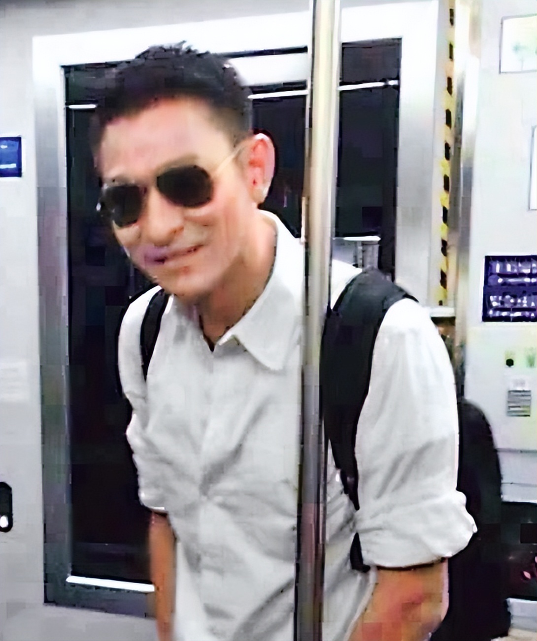 古天乐骑电瓶车上下班 香港艺人跟大陆艺人出行对比太打脸了