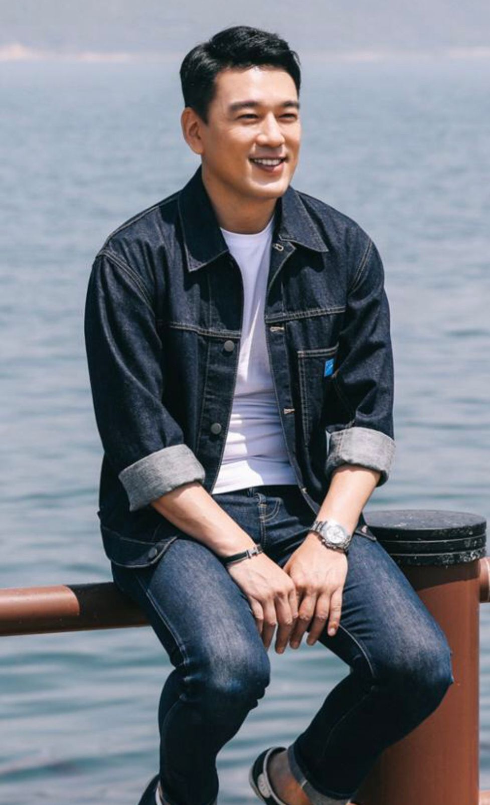 男人到中年气质最重要，基础款学王耀庆这么穿，一看就是有钱人