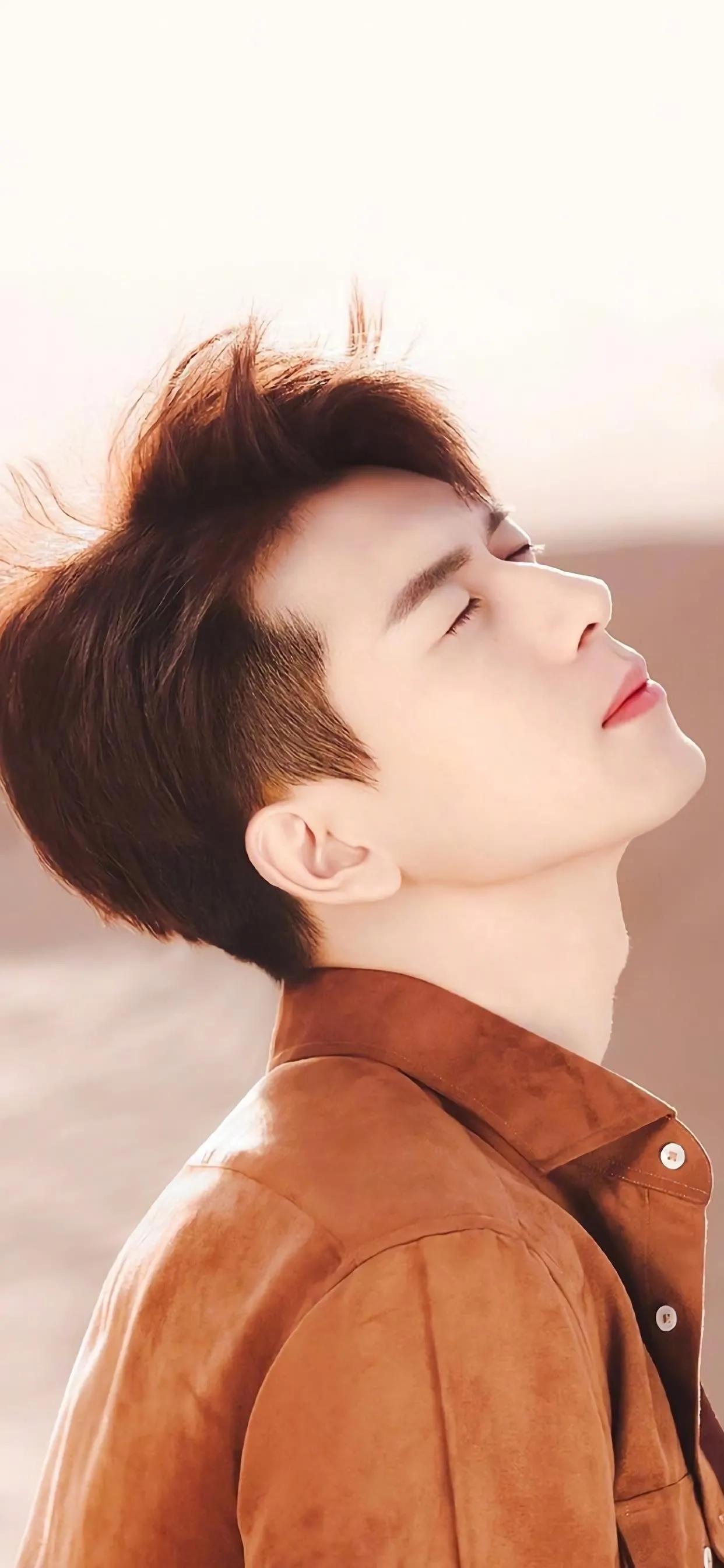 李现 演员 明星 帅哥 腹肌 竖屏壁纸