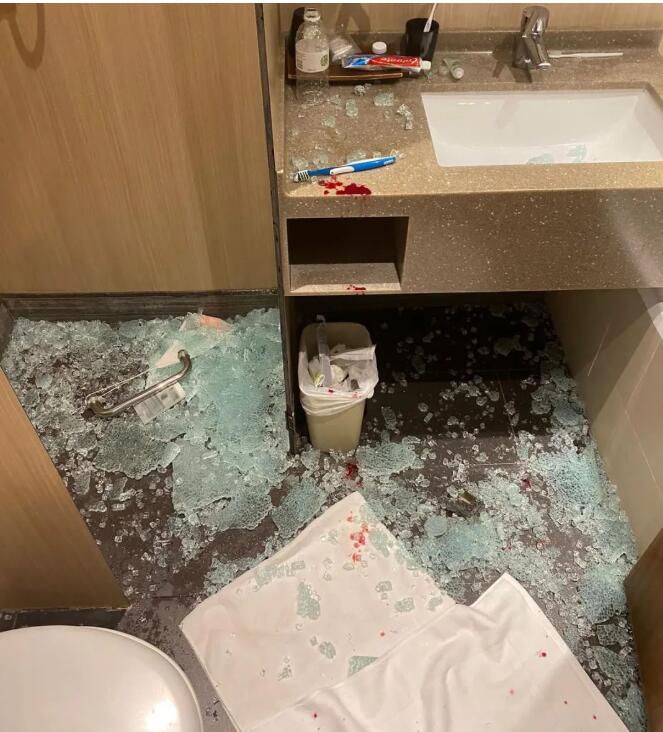 新加坡妈妈为女儿庆生遇噩梦，浴室玻璃爆裂头手、胸口被割伤