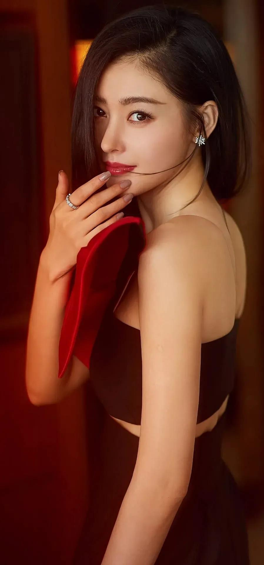 张天爱、杨幂杂志大片，清纯唯美，炫彩多姿