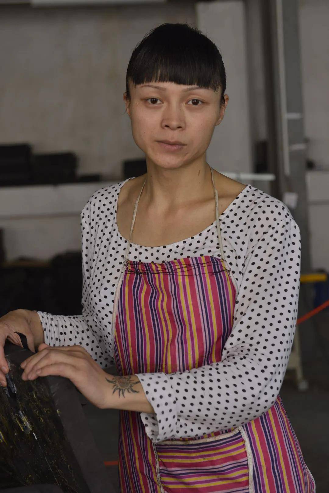 为爱“变性”李二毛，上半身是女下半身是男，后被抛弃惨死出租屋