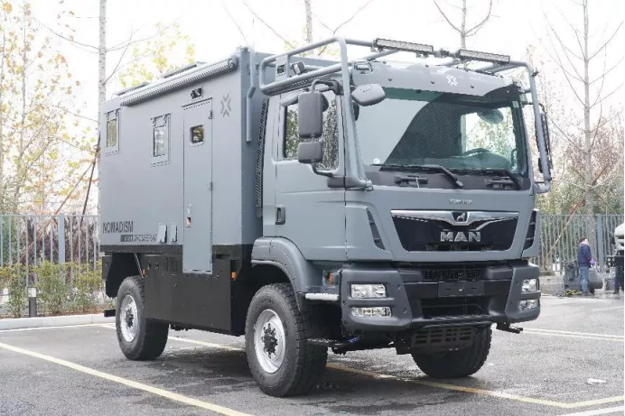 进口底盘改装的c本蓝牌越野房车你会pick哪一辆二