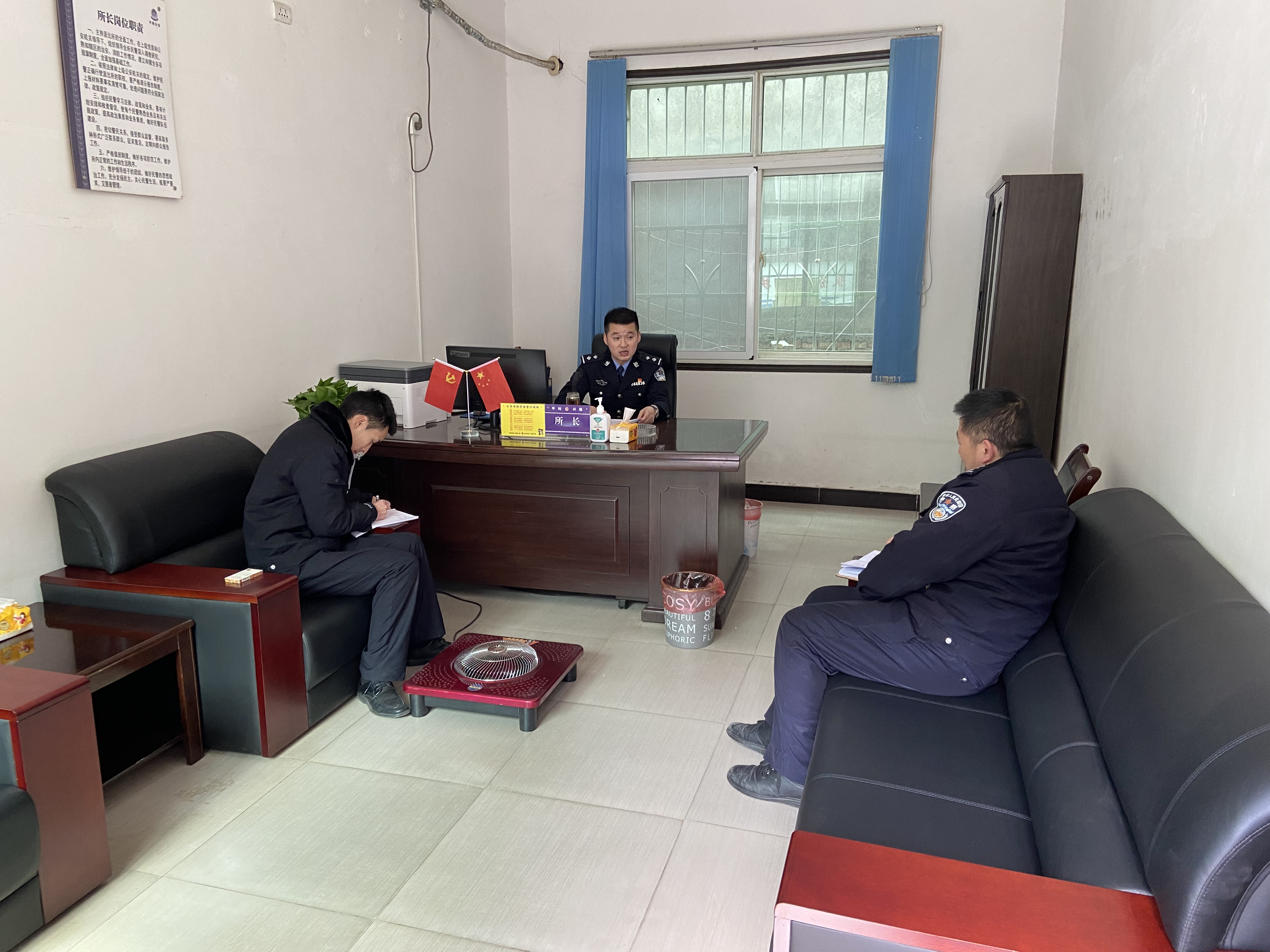 平利公安兴隆派出所联合市监部门开展打击制售假劣药犯罪安全大检查