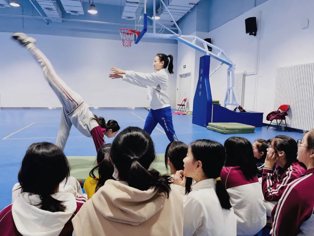 奥运冠军退役后会安排工作吗(体育老师，退役运动员的归宿还是围城？)