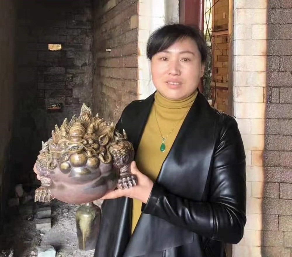 冯宝英:世界瓷都金蟾王
