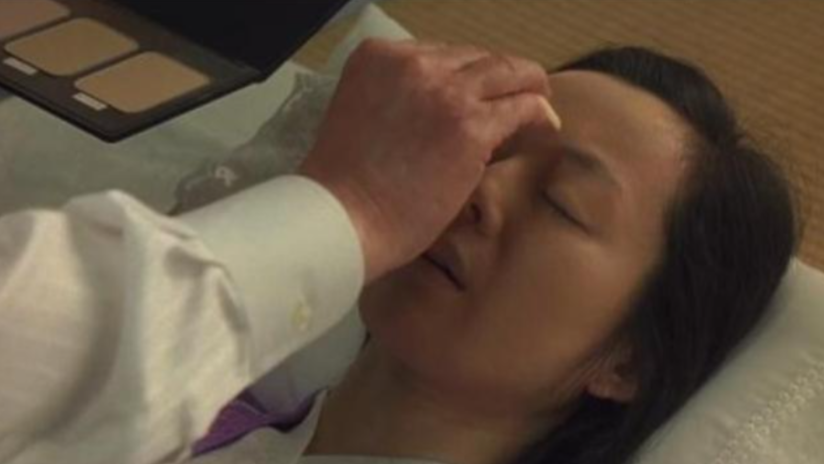 不能用手直接触摸身体，入殓师：与鬼神无关，即便是亲人也不可以