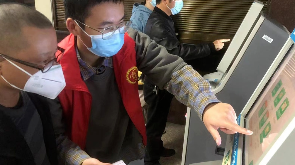 当“天使白”遇见“志愿红”，惠景人这样学雷锋