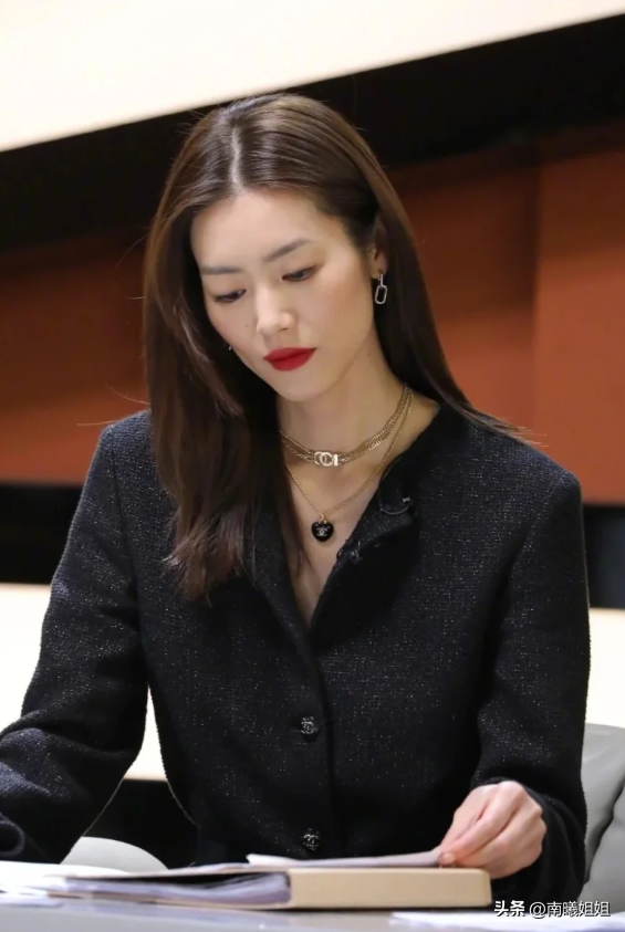 圆脸适合什么发型（你是什么“脸型”就留什么“发型”！方脸适合长发、圆脸适合卷发）