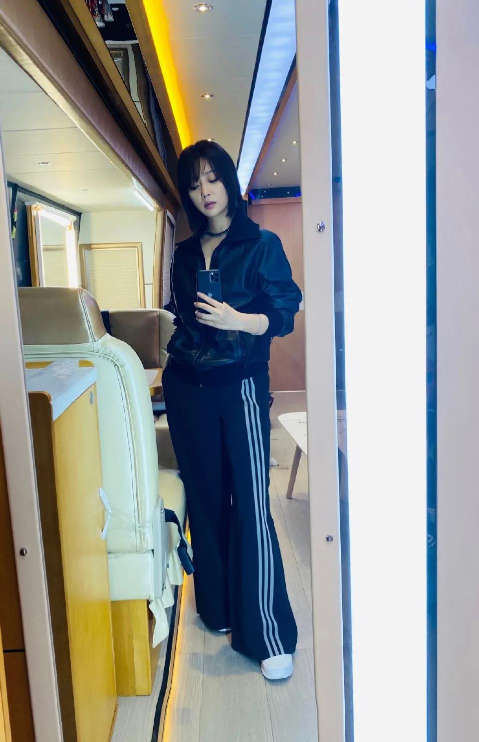 能想到这是四十几岁的人吗？殷桃