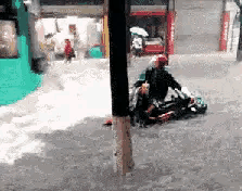 神回复：下次再听到钱难挣、屎难吃，就知道怎么回复了