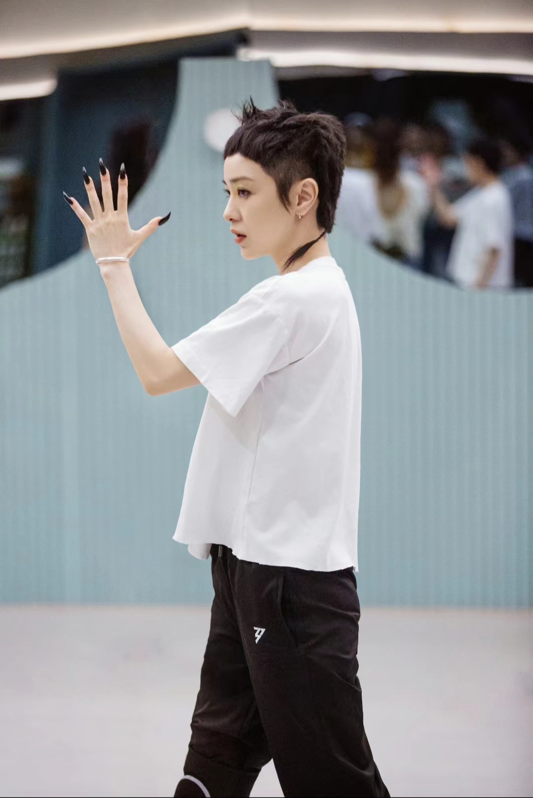 郭采洁《乘风破浪》隐藏摄影师 一起唱游青柠黄的夏日愉悦采蜜