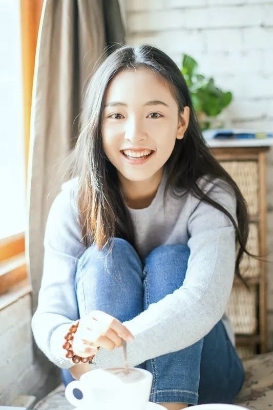 刚出道惊为天人，红了却灵气全无，娱乐圈就这么毁美人？