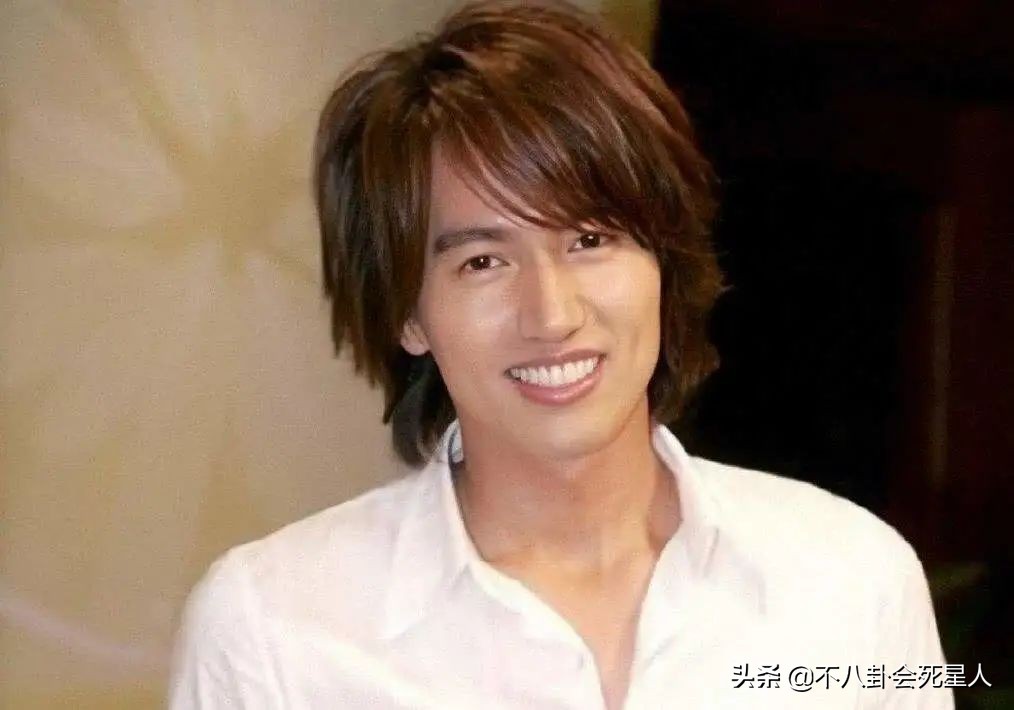 10位港台长发男星，郑伊健帅气逼人，伍佰气质狂放不羁