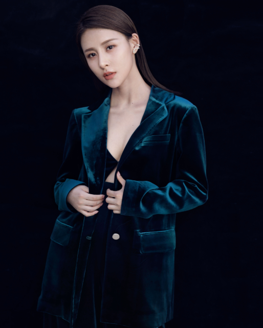 王丽坤老公床照被曝,床伴贾青私生活混乱,涉足秦奋王思聪吴奇隆