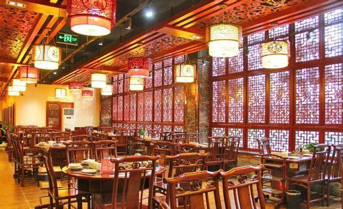 1997年上海连环诈骗犯被捕，31岁男性扮女留学生，同居半年没露馅