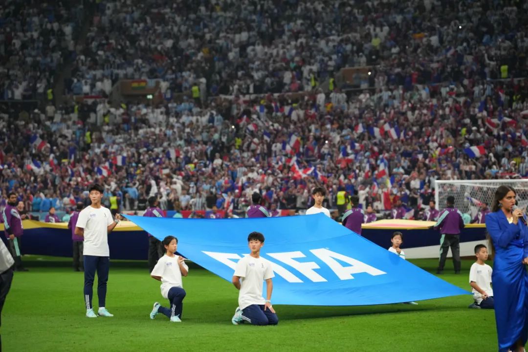 昨晚，6名中国少年与梅西姆巴佩一起登场世界杯决赛！