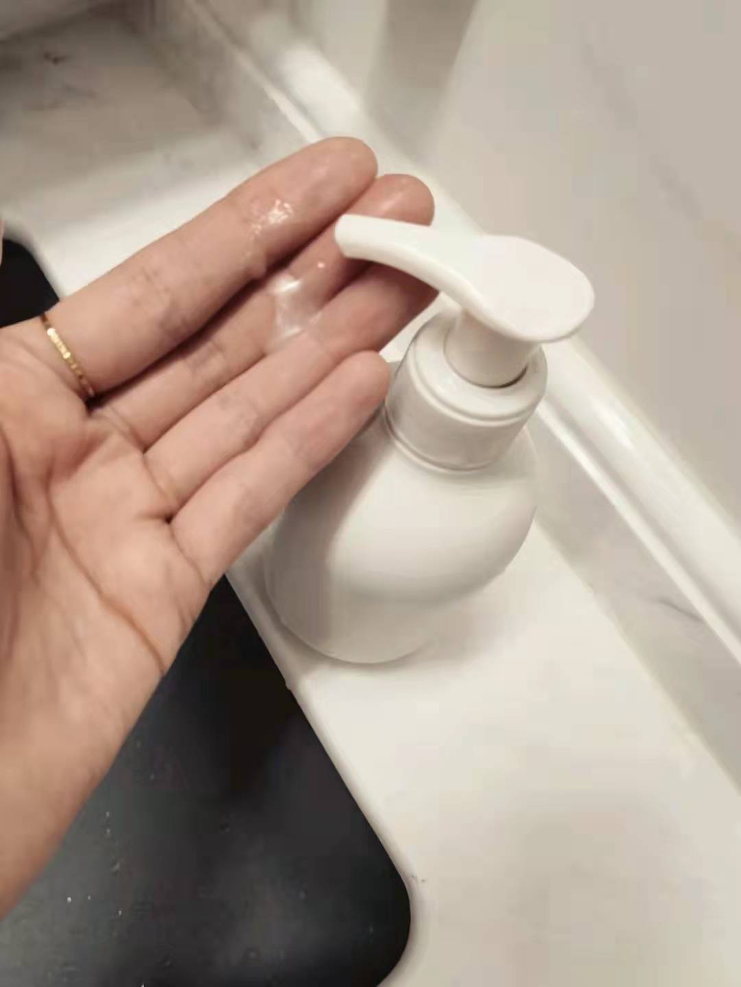 公认好用的平价洗面奶有谁？这四款不仅清洁力强，还温和不伤皮肤