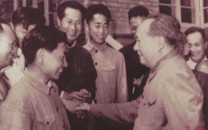 毛主席重回井冈山，离开时嘱咐汪东兴：把两位嫂子请过来见一见