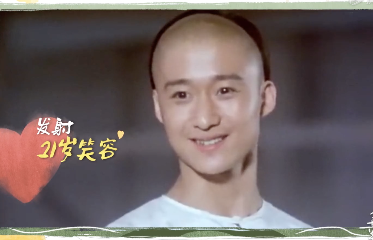 又一明星难逃美颜滤镜,吴京和路人合影,模样大变被调侃像撕漫男