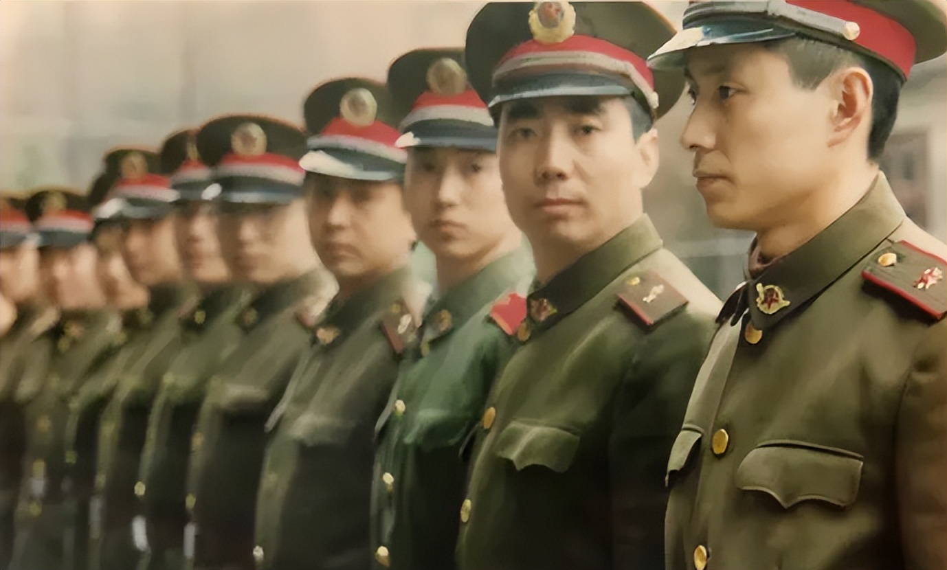 冯小刚遭人陷害，蔡国庆立过3次三等功，军旅男星为何如此优秀？