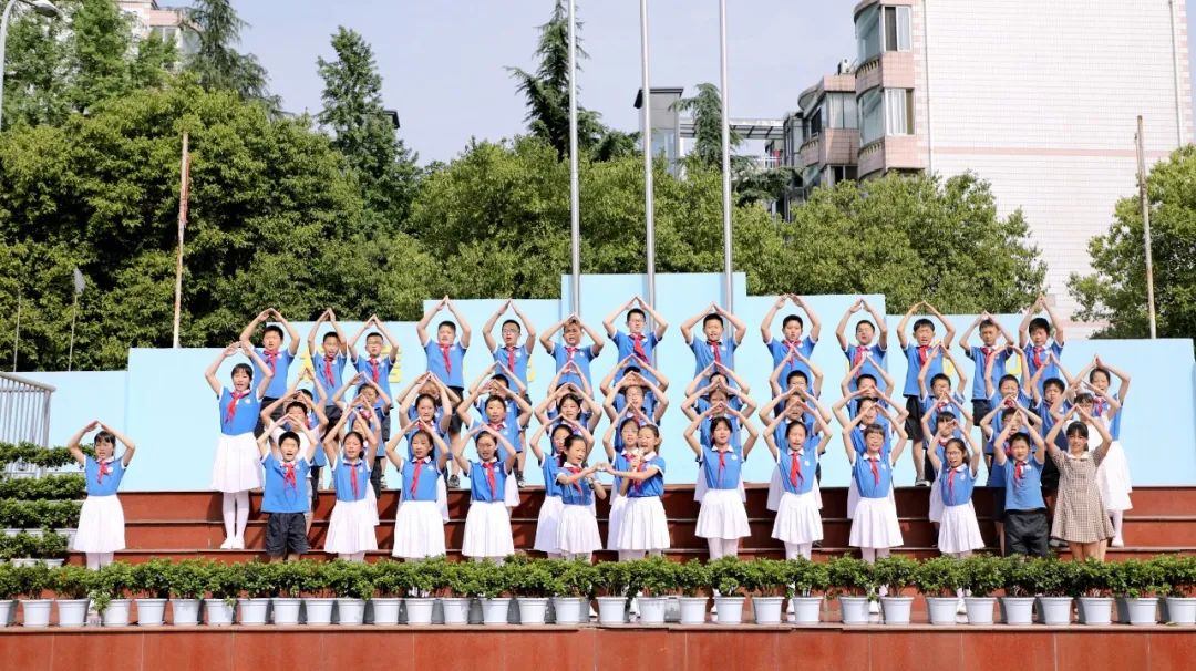 双流区棠湖小学开展“阳光童心，用爱守护”主题系列心理活动